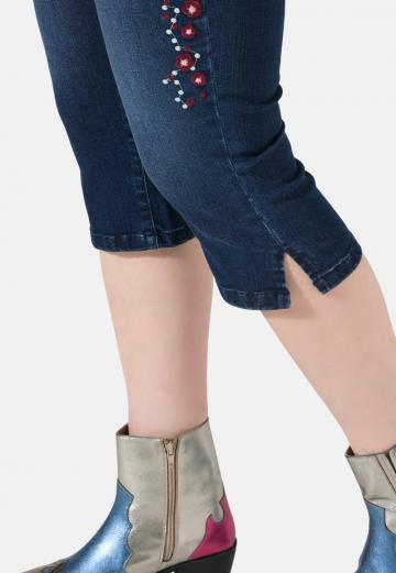 Короткие джинсы