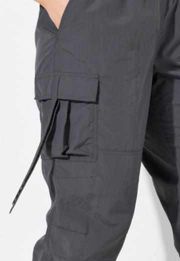 Брюки с накладными карманами
