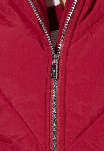 Длинный жилет