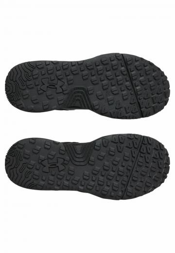 Походные кроссовки