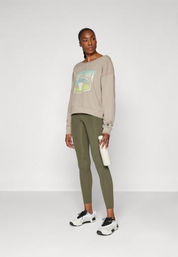 Спортивная толстовка