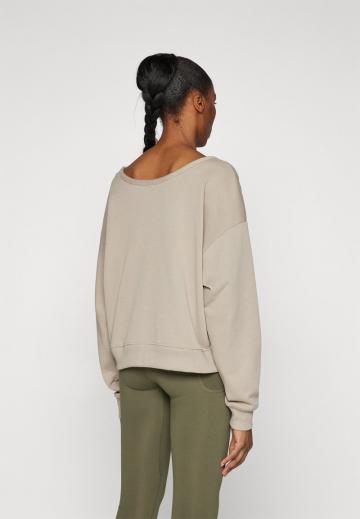 Спортивная толстовка