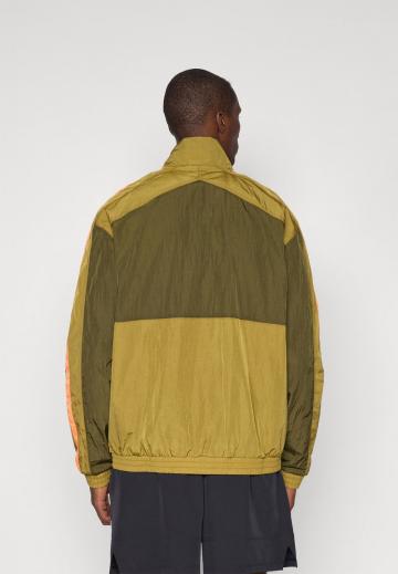 Спортивная куртка