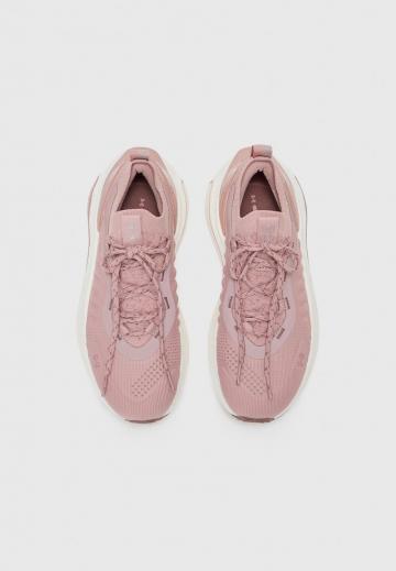 Тренировочные кроссовки