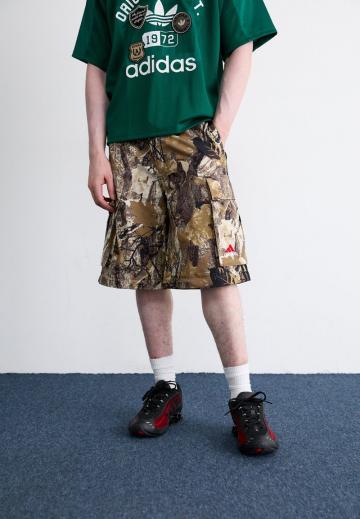 Брюки с накладными карманами