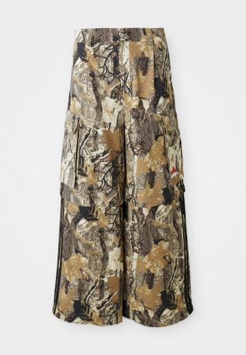 Брюки с накладными карманами