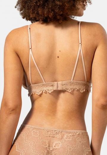 Трусы на бедрах