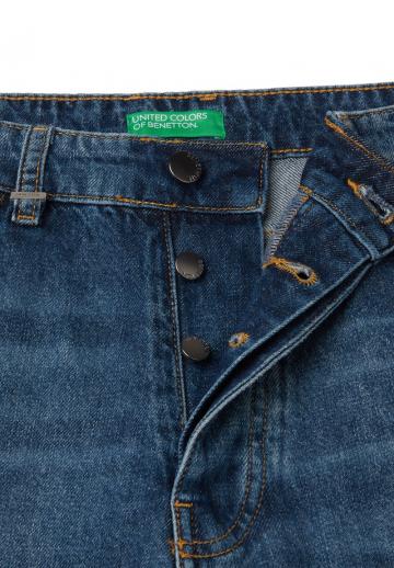 Прямые джинсы