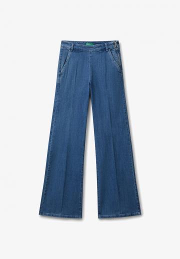 Клешеные джинсы