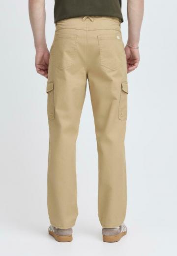 Брюки с накладными карманами