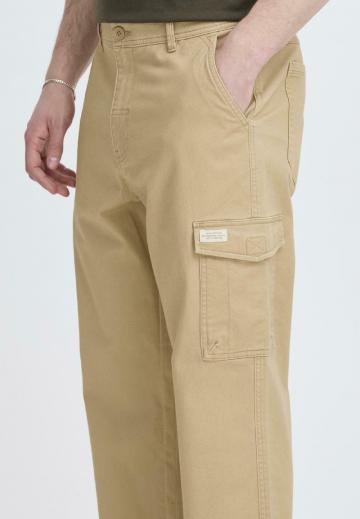 Брюки с накладными карманами