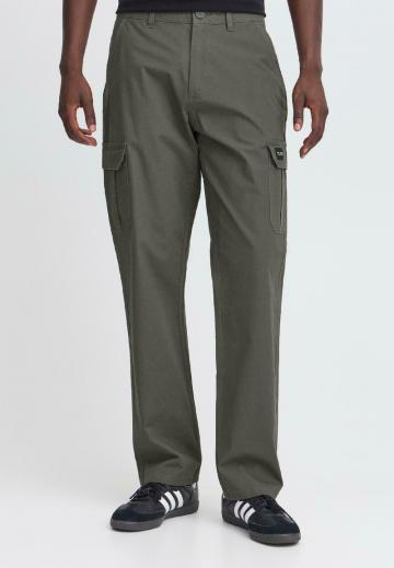 Брюки с накладными карманами
