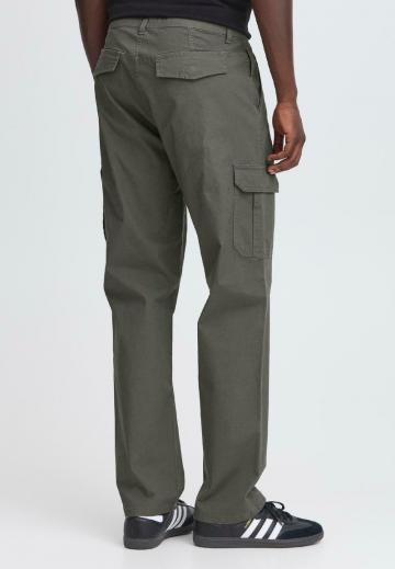 Брюки с накладными карманами