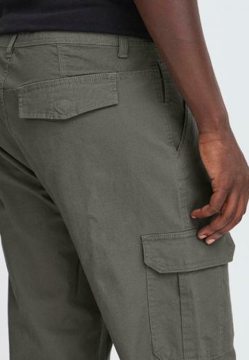 Брюки с накладными карманами