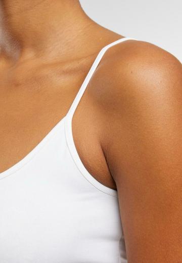 Топ на бретельках