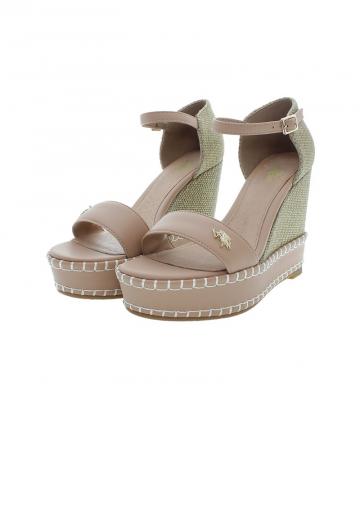 Босоножки на танкетке