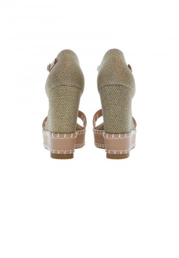 Босоножки на танкетке