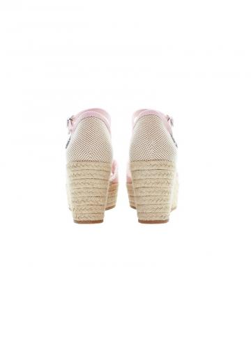 Босоножки на танкетке