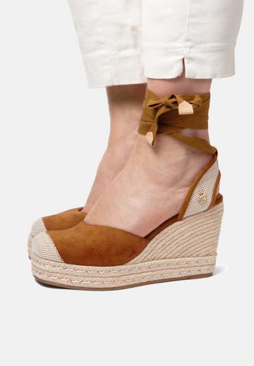 Туфли на танкетке