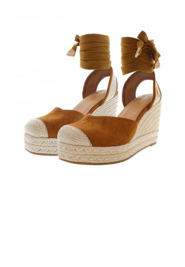 Туфли на танкетке