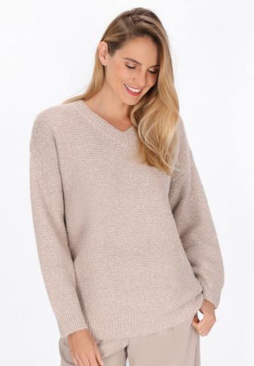 Пуловер с вырезом V