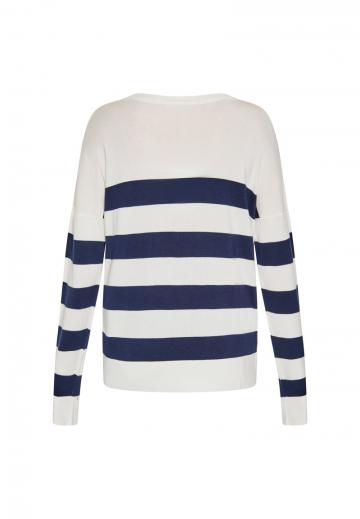Пуловер в полоску