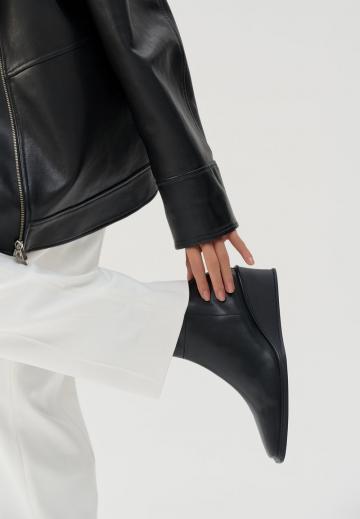 Сапожки на танкетке