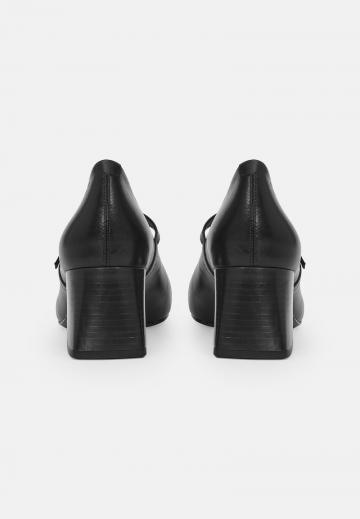 Туфли с ремешком