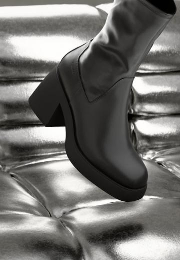 Полусапожки на высоком каблуке