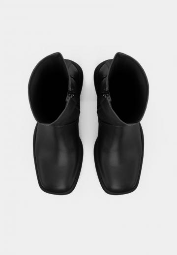 Полусапожки на высоком каблуке