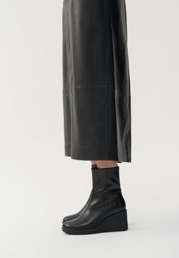 Сапожки на танкетке