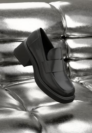 Туфли с высоким носом