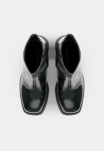 Высокие сапоги