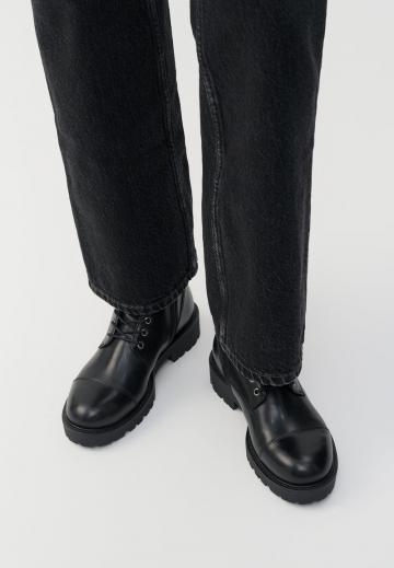 Ботинки на шнуровке