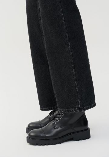 Ботинки на шнуровке