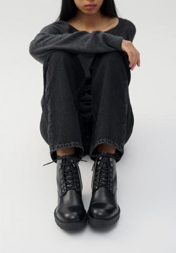 Ботинки на шнуровке