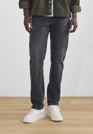 Узкие джинсы