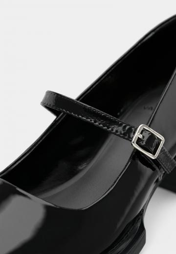 Туфли с высоким носом