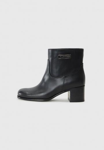 Сапожки на танкетке