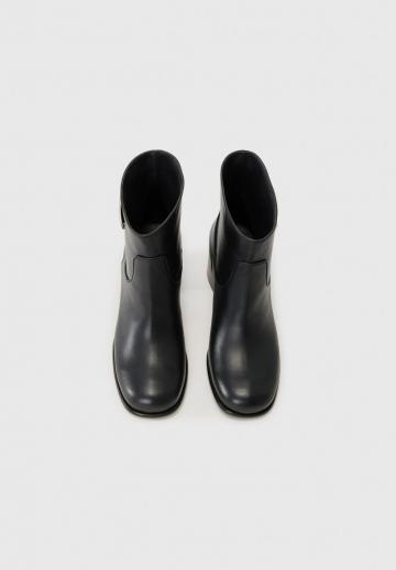 Сапожки на танкетке