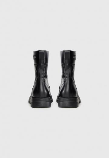 Ботинки на шнуровке