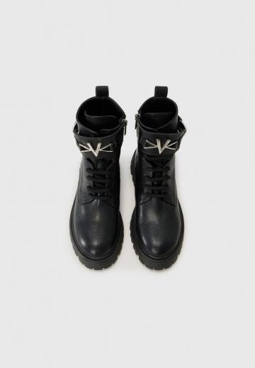 Ботинки на шнуровке