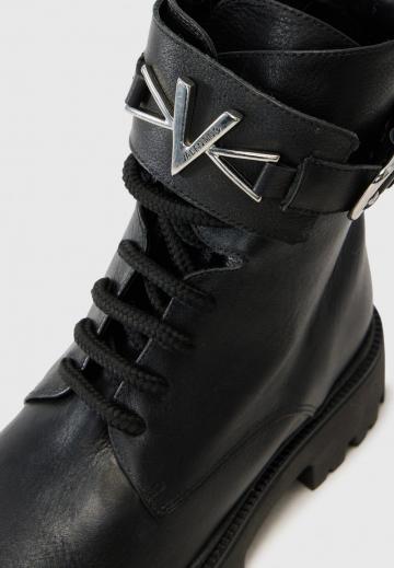 Ботинки на шнуровке