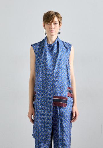 Блузка без рукавов