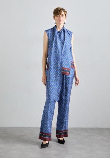 Блузка без рукавов