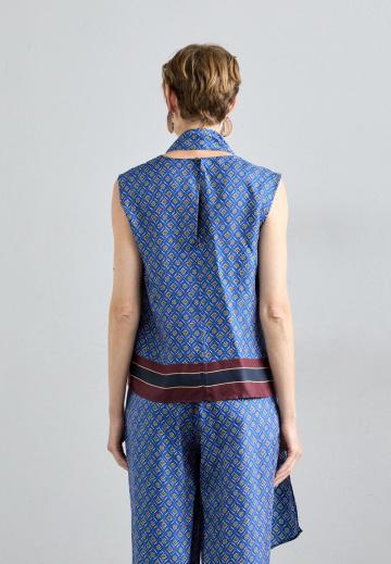 Блузка без рукавов