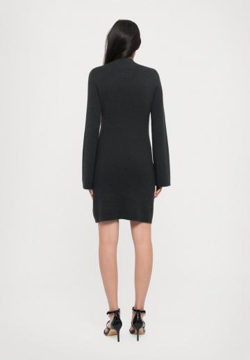 Вязаное платье