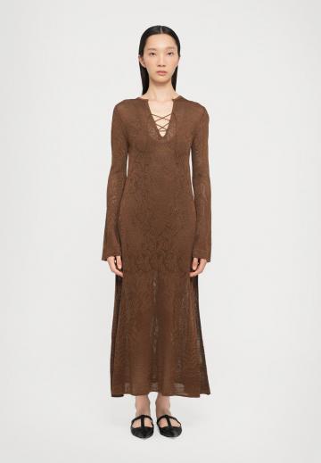 Вязаное платье