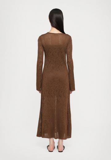 Вязаное платье