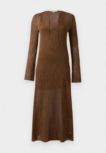 Вязаное платье